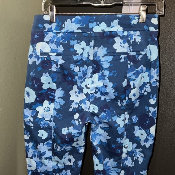 1 hour sale. J Crew. Remi pant in watercolor begonias print BLUE MEADOW, size 6 - Picture 9 of 9